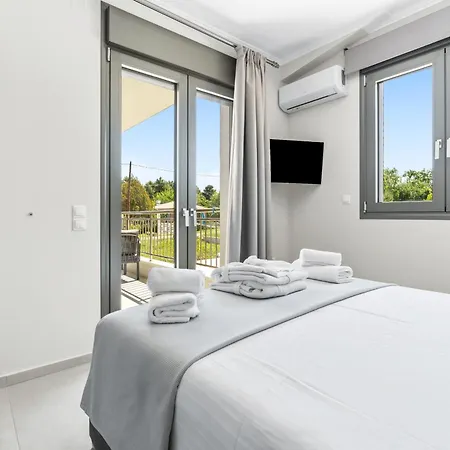 Avanto Lefkas Awaits *